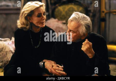 Lauren Bacall & Kirk Douglas Film: Diamonds (1999) Charaktere: Sin-Dee, Harry Agensky Regie: John Mallory Asher 06. September 1999 **WARNUNG** Dieses Foto ist nur für den redaktionellen Gebrauch bestimmt und unterliegt dem Copyright der Film Company und/oder des Fotografen, der von der Film- oder Produktionsfirma beauftragt wurde, und kann nur durch Publikationen im Zusammenhang mit der Bewerbung des oben genannten Films reproduziert werden. Eine obligatorische Gutschrift an die Filmgesellschaft ist erforderlich. Der Fotograf sollte auch bei Bekanntwerden des Fotos gutgeschrieben werden. Ohne schriftliche Genehmigung der Film Company kann keine kommerzielle Nutzung gewährt werden. Stockfoto