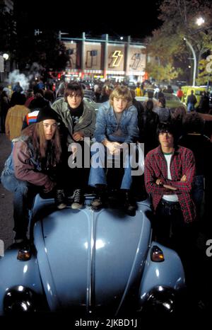 James Debello, Edward Furlong, Sam Huntington & Giuseppe Andrews Film: Detroit Rock City (USA 1999) Charaktere: Trip (als James De Bello), Hawk, Jam, Lex Regie: Adam Rifkin 09 August 1999 **WARNUNG** Dieses Foto ist nur für redaktionelle Zwecke bestimmt und unterliegt dem Copyright des NEW LINE CINEMA und/oder des Fotografen, der von der Film- oder Produktionsfirma beauftragt wurde und darf nur von Publikationen im Zusammenhang mit der Bewerbung des oben genannten Films reproduziert werden. Eine obligatorische Gutschrift für DAS NEUE LINE CINEMA ist erforderlich. Der Fotograf sollte auch bei Bekanntwerden des Fotos gutgeschrieben werden. Ohne Schreibzugriff kann keine kommerzielle Nutzung gewährt werden Stockfoto