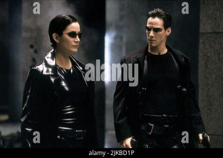Carrie-Anne Moss & Keanu Reeves Film The Matrix (USA/aus 1999) Charaktere: Trinity, Neo Regie: Die Wachowski Brothers 31 März 1999 **WARNUNG** dieses Foto ist nur für redaktionelle Zwecke bestimmt und ist urheberrechtlich geschützt von WARNER BROS. Und/oder dem von der Film- oder Produktionsgesellschaft beauftragten Fotografen und dürfen nur durch Veröffentlichungen in Verbindung mit der Werbung für den oben genannten Film reproduziert werden. Eine obligatorische Gutschrift an WARNER BROS. Ist erforderlich. Der Fotograf sollte ebenfalls angerechnet werden, wenn er bekannt ist. Ohne schriftliche Genehmigung der Film Company kann keine kommerzielle Nutzung gewährt werden. Stockfoto