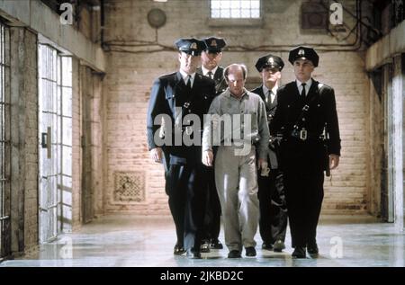 Tom Hanks, David Morse,& Michael Jeter, Barry Pepper & Jeffrey Demunn Film: The Green Mile (USA 1999) Charaktere: Paul Edgecomb, Brutus 'brutal' Howell, Eduard Delacroix, Dean Stanton, Harry Terwilliger / Literaturverfilmung (nach dem Buch von Stephen King) Regie: Frank Darabont 06. Dezember 1999 **WARNUNG** Dieses Foto ist nur für redaktionelle Zwecke bestimmt und unterliegt dem Copyright von WARNER BROS. Und/oder des Fotografen, der von der Film- oder Produktionsfirma beauftragt wurde und nur durch Publikationen im Zusammenhang mit der Bewerbung des oben genannten Films reproduziert werden kann. Eine obligatorische Gutschrift an WARNER BROS. Ist RE Stockfoto