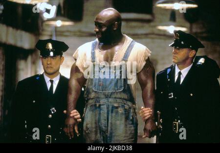 Tom Hanks, Michael Clarke Duncan & David Morse Film: The Green Mile (USA 1999) Charaktere: Paul Edgecomb, John Coffey, Brutus / Literaturverfilmung (nach dem Buch von Stephen King) Regie: Frank Darabont 06. Dezember 1999 **WARNUNG** Dieses Foto ist nur für redaktionelle Zwecke bestimmt und unterliegt dem Copyright von WARNER BROS. Und/oder des Fotografen, der von der Film- oder Produktionsfirma beauftragt wurde und nur durch Publikationen im Zusammenhang mit der Bewerbung des oben genannten Films reproduziert werden kann. Eine obligatorische Gutschrift an WARNER BROS. Ist erforderlich. Der Fotograf sollte auch bei Bekanntwerden des Fotos gutgeschrieben werden. Kein kommerzielles US Stockfoto