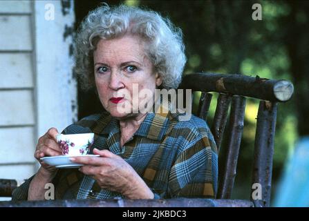 Betty White Film: Lake Placid (USA 1999) Charaktere: Mrs. Delores Bickerman / TV-Titel: 'Lake Placid - der Schrecken aus der Tiefe Regie: Steve Miner 15 July 1999 **WARNUNG** Dieses Foto ist nur für redaktionelle Verwendung bestimmt und unterliegt dem Copyright von FOX 2000 BILDERN und/oder dem Fotografen, der von der Film- oder Produktionsfirma beauftragt wurde und darf nur von Publikationen im Zusammenhang mit der Bewerbung des oben genannten Films reproduziert werden. Eine obligatorische Gutschrift für FOX 2000-BILDER ist erforderlich. Der Fotograf sollte auch bei Bekanntwerden des Fotos gutgeschrieben werden. Eine kommerzielle Nutzung kann ohne schriftliche Genehmigung von Th Stockfoto