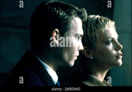 Johnny Depp & Charlize Theron Film: The Astronaut'S Wife (USA 1999) Charaktere: Commander Spencer Armacost, Jillian Armacost Regie: Rand Ravich 27. August 1999 **WARNUNG** Dieses Foto ist nur für redaktionelle Zwecke bestimmt und unterliegt dem Copyright des NEW LINE CINEMA und/oder des Fotografen, der von der Film- oder Produktionsfirma beauftragt wurde und darf nur von Publikationen im Zusammenhang mit der Bewerbung des oben genannten Films reproduziert werden. Eine obligatorische Gutschrift für DAS NEUE LINE CINEMA ist erforderlich. Der Fotograf sollte auch bei Bekanntwerden des Fotos gutgeschrieben werden. Ohne schriftliche Genehmigung des Films C kann keine kommerzielle Nutzung gewährt werden Stockfoto