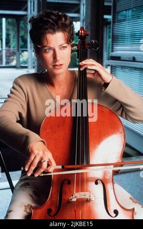 Amy Grant Film: Ein Lied aus dem Herzen (1999) Charaktere: Maryann Lowery Regie: Marcus Cole 26. September 1999 **WARNUNG** Dieses Foto ist nur für redaktionelle Zwecke bestimmt und unterliegt dem Copyright von CBS und/oder des Fotografen, der von der Film- oder Produktionsfirma beauftragt wurde und darf nur von Publikationen im Zusammenhang mit der Bewerbung des oben genannten Films reproduziert werden. Eine obligatorische Gutschrift an CBS ist erforderlich. Der Fotograf sollte auch bei Bekanntwerden des Fotos gutgeschrieben werden. Ohne schriftliche Genehmigung der Film Company kann keine kommerzielle Nutzung gewährt werden. Stockfoto