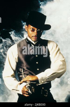 Will Smith Film: Wild Wild West (1999) Charaktere: Capt. James West Regie: Barry Sonnenfeld 30 June 1999 **WARNUNG** Dieses Foto ist nur für redaktionelle Zwecke bestimmt und unterliegt dem Copyright von WARNER BROS und/oder des Fotografen, der von der Film- oder Produktionsfirma beauftragt wurde, und kann nur von Publikationen im Zusammenhang mit der Bewerbung des oben genannten Films reproduziert werden. Eine obligatorische Gutschrift an WARNER BROS ist erforderlich. Der Fotograf sollte auch bei Bekanntwerden des Fotos gutgeschrieben werden. Ohne schriftliche Genehmigung der Film Company kann keine kommerzielle Nutzung gewährt werden. Stockfoto