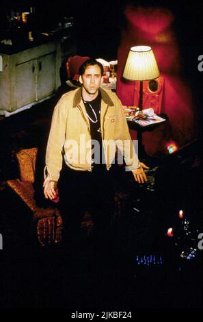 Nicolas Cage Film: Bringing Out The Dead (1999) Charaktere: Frank Pierce Regie: Martin Scorsese 22 October 1999 **WARNUNG** Dieses Foto ist nur für den redaktionellen Gebrauch bestimmt und unterliegt dem Copyright von PARAMOUNT PICTURES und/oder des Fotografen, der von der Film- oder Produktionsfirma beauftragt wurde und darf nur von Publikationen im Zusammenhang mit der Bewerbung des oben genannten Films reproduziert werden. Eine obligatorische Gutschrift für PARAMOUNT-BILDER ist erforderlich. Der Fotograf sollte auch bei Bekanntwerden des Fotos gutgeschrieben werden. Ohne schriftliche Genehmigung der Film Company kann keine kommerzielle Nutzung gewährt werden. Stockfoto