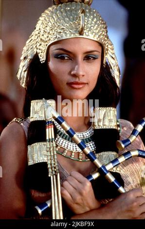 Leonor Varela Film: Cleopatra (TV-Miniserie) Charaktere: Cleopatra USA/De 1999, Regie: Franc Roddam 23 May 1999 **WARNUNG** Dieses Foto ist nur für redaktionelle Zwecke bestimmt und unterliegt dem Copyright von ABC und/oder des Fotografen, der von der Film- oder Produktionsfirma beauftragt wurde und darf nur von Publikationen im Zusammenhang mit der Bewerbung des oben genannten Films reproduziert werden. Eine obligatorische Gutschrift an ABC ist erforderlich. Der Fotograf sollte auch bei Bekanntwerden des Fotos gutgeschrieben werden. Ohne schriftliche Genehmigung der Film Company kann keine kommerzielle Nutzung gewährt werden. Stockfoto