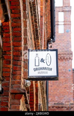 DRUKARNIA Sklad Wina i Chleba Restaurant in der ehemaligen ramisch-Baumwollmühle aus dem späten 19.. Jahrhundert, die in ein PIOTRKOWSKA-Zentrum mit Restaurants und Restaurants umgewandelt wurde Stockfoto