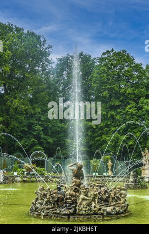 Bayreuth Hermitage - Verspielte Figurengruppe Im Großen Becken Mit Brunnen Und Springbrunnen Stockfoto