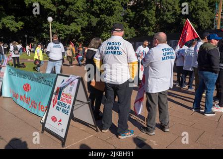 8.. Juni 2022, Sydney, Australien: Gefängnisbeamte aus New South Wales marschierten 24hr in einem Streik auf das Parlamentsgebäude in der Macquarie Street, Sydney Stockfoto