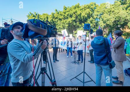 8.. Juni 2022, Sydney, Australien: Kameraleute und Reporter bereiten sich auf eine Pressekonferenz mit Führern der Public Sector Unions von New South Wales vor Stockfoto