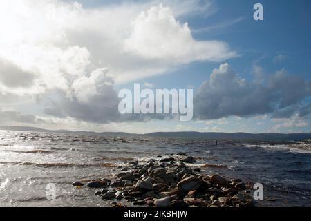 Drumadoon Bay mit Blick auf den Kilbrannan Sound am Balckwaterfoot auf der Isle of Arran North Ayrshire Schottland Stockfoto