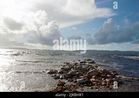 Drumadoon Bay mit Blick auf den Kilbrannan Sound am Balckwaterfoot auf der Isle of Arran North Ayrshire Schottland Stockfoto