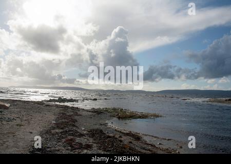 Drumadoon Bay mit Blick auf den Kilbrannan Sound am Balckwaterfoot auf der Isle of Arran North Ayrshire Schottland Stockfoto