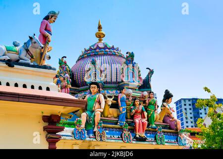 Farbenfrohe Ornamente im Sri Mariamman Hindu-Tempel Singapurs Stockfoto