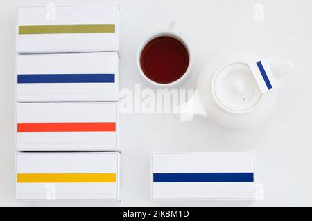 Kräutertee Gewohnheit volle Tasse Teekannen Paket Layout Stockfoto