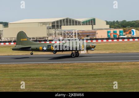 Boeing B-17G Flying Fortress „Sally B“ (Memphis Belle) beim Royal International Air Tattoo 2022 Stockfoto