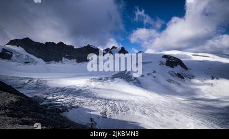 National Parc des Écrins in Frankreich. Girose-Gletscher (erreichbar mit der Seilbahn vom Dorf La Grave). Stockfoto