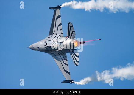 Sliac, Slowakei - 30. August 2015: Militärisches Kampfflugzeug auf dem Luftstützpunkt. Flugbetrieb der Luftwaffe. Luftfahrt und Flugzeuge. Luftverteidigung. Militär in Stockfoto