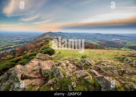 Blick Richtung Süden entlang der Malvern Hills vom Summer Hill im Herbst, England Stockfoto