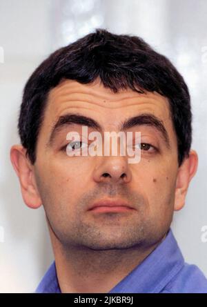 Rowan Atkinson Film: Bean (UK/USA 1997) Charaktere: Mr. Bean Regie: Mel Smith 03 July 1997 **WARNUNG** Dieses Foto ist nur für redaktionelle Zwecke bestimmt und unterliegt dem Copyright des VON der Film- oder Produktionsfirma beauftragten ARBEITSTITELS und/oder Fotografen und kann nur von Publikationen im Zusammenhang mit der Bewerbung des oben genannten Films reproduziert werden. Ein Pflichtnachweis für DEN ARBEITSTITEL ist erforderlich. Der Fotograf sollte auch bei Bekanntwerden des Fotos gutgeschrieben werden. Ohne schriftliche Genehmigung der Film Company kann keine kommerzielle Nutzung gewährt werden. Stockfoto