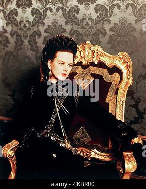 Nicole Kidman Film: The Portrait of A Lady (USA/UK 1996) Charaktere: Isabel Archer / nach dem Buch von Henry James Regie: Jane Campion 28. August 1996 **WARNUNG** Dieses Foto ist nur für redaktionelle Zwecke bestimmt und unterliegt dem Copyright von PROPAGANDAFILMEN und/oder dem von der Film- oder Produktionsfirma beauftragten Fotografen.Es kann nur von Publikationen im Zusammenhang mit der Bewerbung des oben genannten Films reproduziert werden. Eine obligatorische Gutschrift für PROPAGANDAFILME ist erforderlich. Der Fotograf sollte auch bei Bekanntwerden des Fotos gutgeschrieben werden. Ohne schriftliche Genehmigung der Film Compa kann keine kommerzielle Nutzung gewährt werden Stockfoto