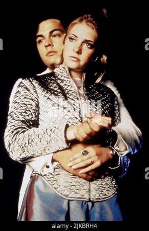 Tobias Mehler & Melissa Joan Hart Film Sabrina, The Teenage Witch : Staffel 1 (1996) Regie: Peter Baldwin 27. September 1996 **WARNUNG** dieses Foto ist nur für redaktionelle Zwecke bestimmt und unterliegt dem Urheberrecht von ABC und/oder dem Fotografen, der von der Film- oder Produktionsgesellschaft zugewiesen wurde. Eine obligatorische Gutschrift an ABC ist erforderlich. Der Fotograf sollte ebenfalls angerechnet werden, wenn er bekannt ist. Ohne schriftliche Genehmigung der Film Company kann keine kommerzielle Nutzung gewährt werden. Stockfoto