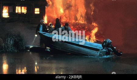 Elizabeth Hoffman, Jeremy Foley, Linda Hamilton & Pierce Brosnan Film: Dante'S Peak (USA 1997) Charaktere: Harry Dalton Regie: Roger Donaldson 07 February 1997 **WARNUNG** Dieses Foto ist nur für den redaktionellen Gebrauch bestimmt und unterliegt dem Copyright von UNIVERSAL-BILDERN und/oder dem Fotografen, der von der Film- oder Produktionsfirma beauftragt wurde und darf nur von Publikationen im Zusammenhang mit der Bewerbung des oben genannten Films reproduziert werden. Eine obligatorische Gutschrift für UNIVERSELLE BILDER ist erforderlich. Der Fotograf sollte auch bei Bekanntwerden des Fotos gutgeschrieben werden. Eine kommerzielle Nutzung kann ohne schriftliche Genehmigung des nicht gewährt werden Stockfoto