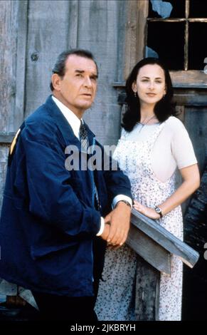 James Garner & Marlee Matlin Television: Dead Silence (1997) Charaktere: JOHN POTTER, MELIE CHARROL Regie: Daniel Petrie Jr 11 January 1997 **WARNUNG** Dieses Foto ist nur für den redaktionellen Gebrauch bestimmt und unterliegt dem Copyright von CBS und/oder des Fotografen, der von der Film- oder Produktionsfirma beauftragt wurde, und kann nur von Publikationen im Zusammenhang mit der Bewerbung des oben genannten Films reproduziert werden. Eine obligatorische Gutschrift an CBS ist erforderlich. Der Fotograf sollte auch bei Bekanntwerden des Fotos gutgeschrieben werden. Ohne schriftliche Genehmigung der Film Company kann keine kommerzielle Nutzung gewährt werden. Stockfoto