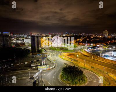 RISE ist der offizielle Name der öffentlichen Kunstskulptur am Broadway-Kreisverkehr in Belfast, Nordirland. Stockfoto