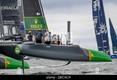 Frankreich wird von Quentin Delapierre, Olympiasiegerin bei den Goldmedaillen, Das US-Team um AmericaÕs Cup-Legende Jimmy Spithill und Spanien wird am Sonntagstag 2 von einem aufstrebenden Star des spanischen Segelsports, Jordi Xammar, mit zwei Flottenrennen und dem letzten Rennen am 31.. Juli, gefahren Großbritannien SailGP in Plymouth, Großbritannien am 31. Juli 2022. Foto von Phil Hutchinson. Nur zur redaktionellen Verwendung, Lizenz für kommerzielle Nutzung erforderlich. Keine Verwendung bei Wetten, Spielen oder Veröffentlichungen einzelner Clubs/Vereine/Spieler. Kredit: UK Sports Pics Ltd/Alamy Live Nachrichten Stockfoto