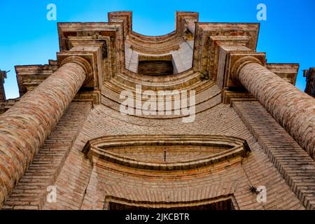 Fassade der Kirche SS. Annunziata, Penne, Italien Stockfoto