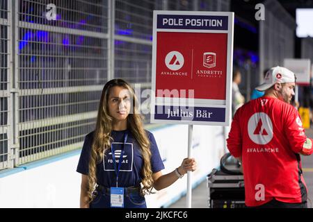 GRID Girl Ambiance Grille de DEPART, Startaufstellung beim London ePrix 2022, 9. Treffen der ABB FIA Formula E Weltmeisterschaft 2021-22, auf dem Excel London vom 30. Bis 31. Juli, in London, Großbritannien - Foto: Cl..ment Luck/DPPI/LiveMedia Stockfoto