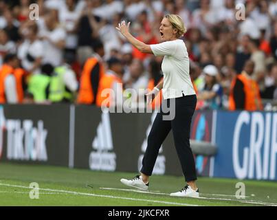 London, England, 31.. Juli 2022. Martina Voss-Tecklenburg-Trainerin aus Deutschland beim Spiel der UEFA Women's European Championship 2022 im Wembley Stadium, London. Bildnachweis sollte lauten: Paul Terry / Sportimage Stockfoto