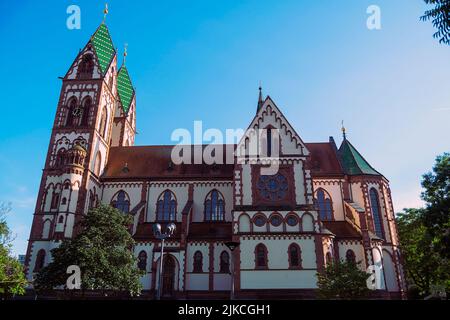 Die Herz-Jesu-Kirche, eine katholische Kirche in Freiburg im Breisgau im Kreis Stuhlinger, die 1897 geweiht wurde Stockfoto