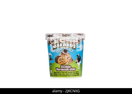 Ben & Jerry's Sundae Cookie Vermont-Ster Ice Cream isoliert auf weißem Hintergrund. Stockfoto