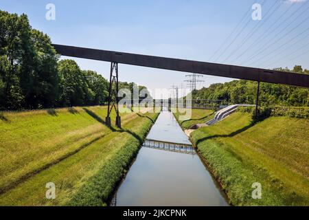 Gelsenkirchen, Nordrhein-Westfalen, Deutschland - Nordsternpark, hier der Emscher. Die Emscher ist seit Januar vollständig abwasserfrei Stockfoto