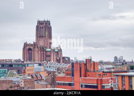 Gestapeltes Bild von Liverpool Cathedral und Skline Stockfoto