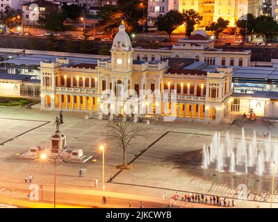 Dämmerung in der Stadt. Station Square. Rui Barbosa Platz. Luftaufnahme von Belo Horizonte. Stockfoto