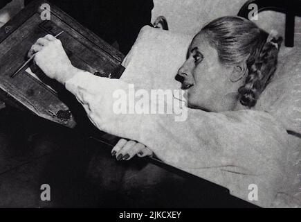 Eva Peron Abstimmung in ihrem Krankenbett, 1952 Stockfoto