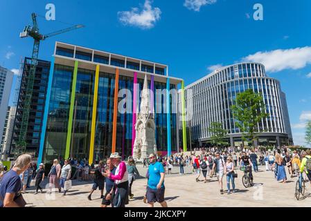 Massen von Besuchern in Birmingham für die Commonwealth Games 2022 Stockfoto