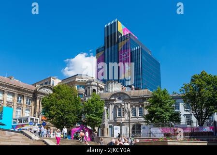 Massen von Besuchern in Birmingham für die Commonwealth Games 2022 Stockfoto