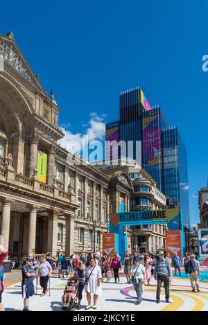 Massen von Besuchern in Birmingham für die Commonwealth Games 2022 Stockfoto