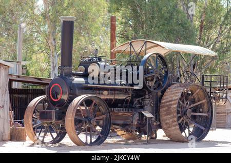 Ein alter Dampftraktor, schönes altes Fahrzeug. Stockfoto