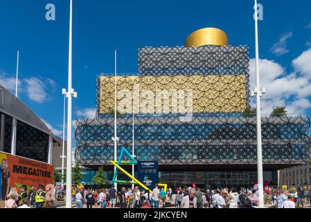 Massen von Besuchern in Birmingham für die Commonwealth Games 2022 Stockfoto