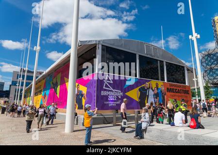 Massen von Besuchern in Birmingham für die Commonwealth Games 2022 Stockfoto