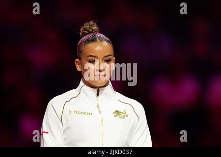 Birmingham, Großbritannien. 01. August 2022. Birmingham, England, August 1. 2022: Georgia-Mae Fenton (England) gewinnt die Goldmedaille der unebenen Balken während des Turnkunstereignisses der Commonwealth Games 2022 in der Birmingham Arena in Birmingham, England. (Daniela Porcelli/SPP) Quelle: SPP Sport Press Foto. /Alamy Live News Stockfoto