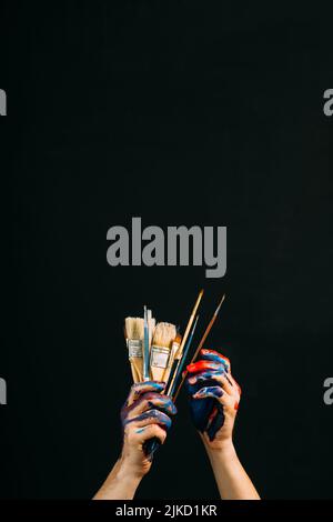 Künstler Werkzeuge Pinsel Mann Hände Kunst Lifestyle Stockfoto