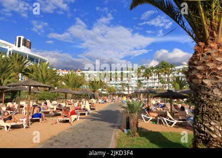 November 20 2021 - Costa Adeje, Teneriffa, Spanien: Ferienorte am Altlantischen Meer Stockfoto