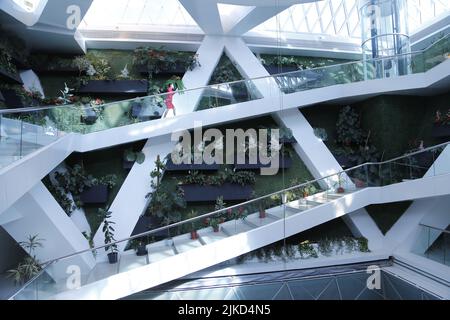 Treppen/Korridore im Palast des Friedens und der Versöhnung in nur-Sultan (Astana), Kasachstan Stockfoto